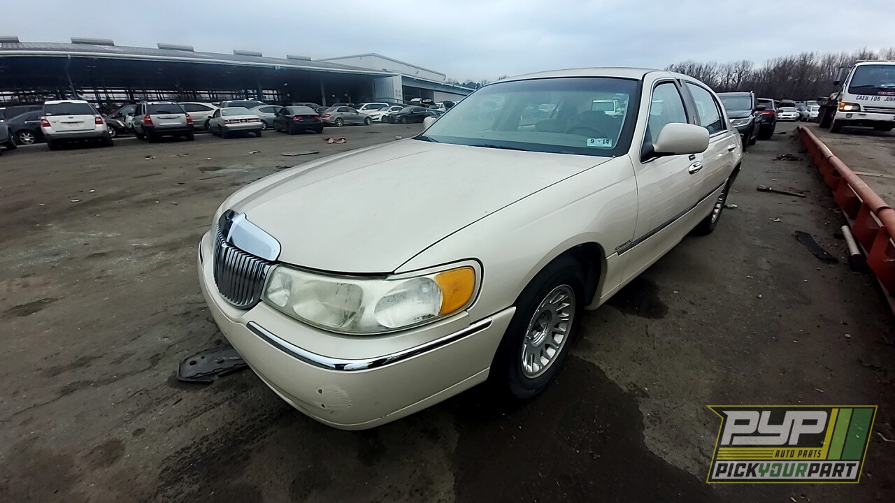 Photo of 2002 Lincoln Town Car