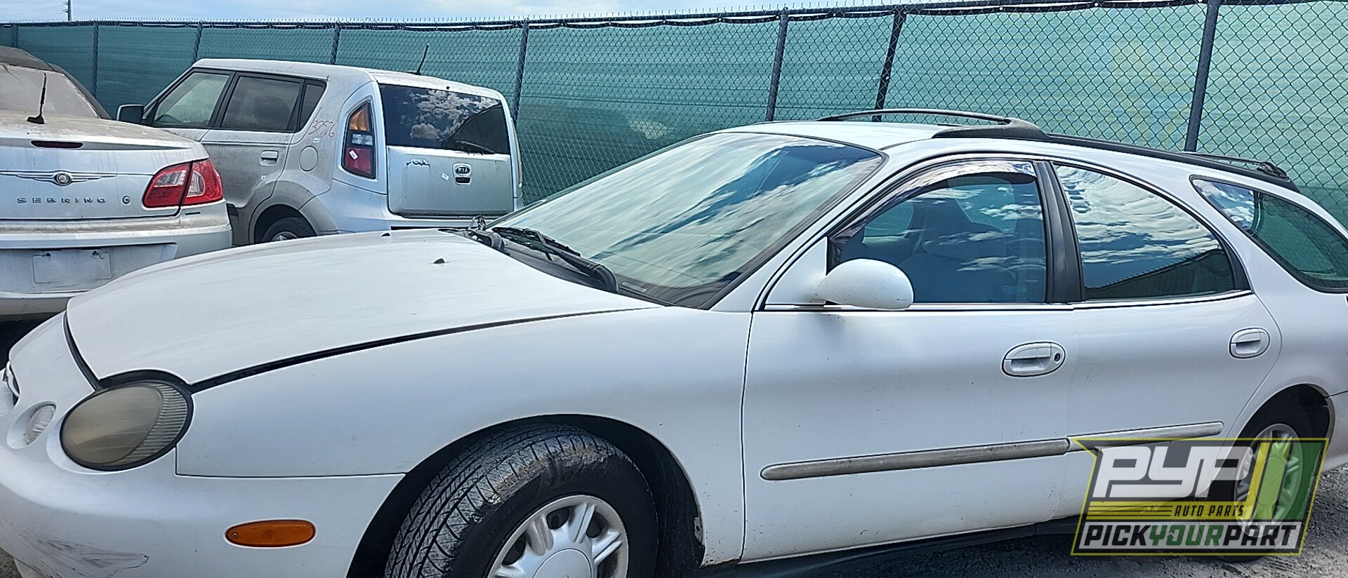 Photo of 1998 Ford Taurus