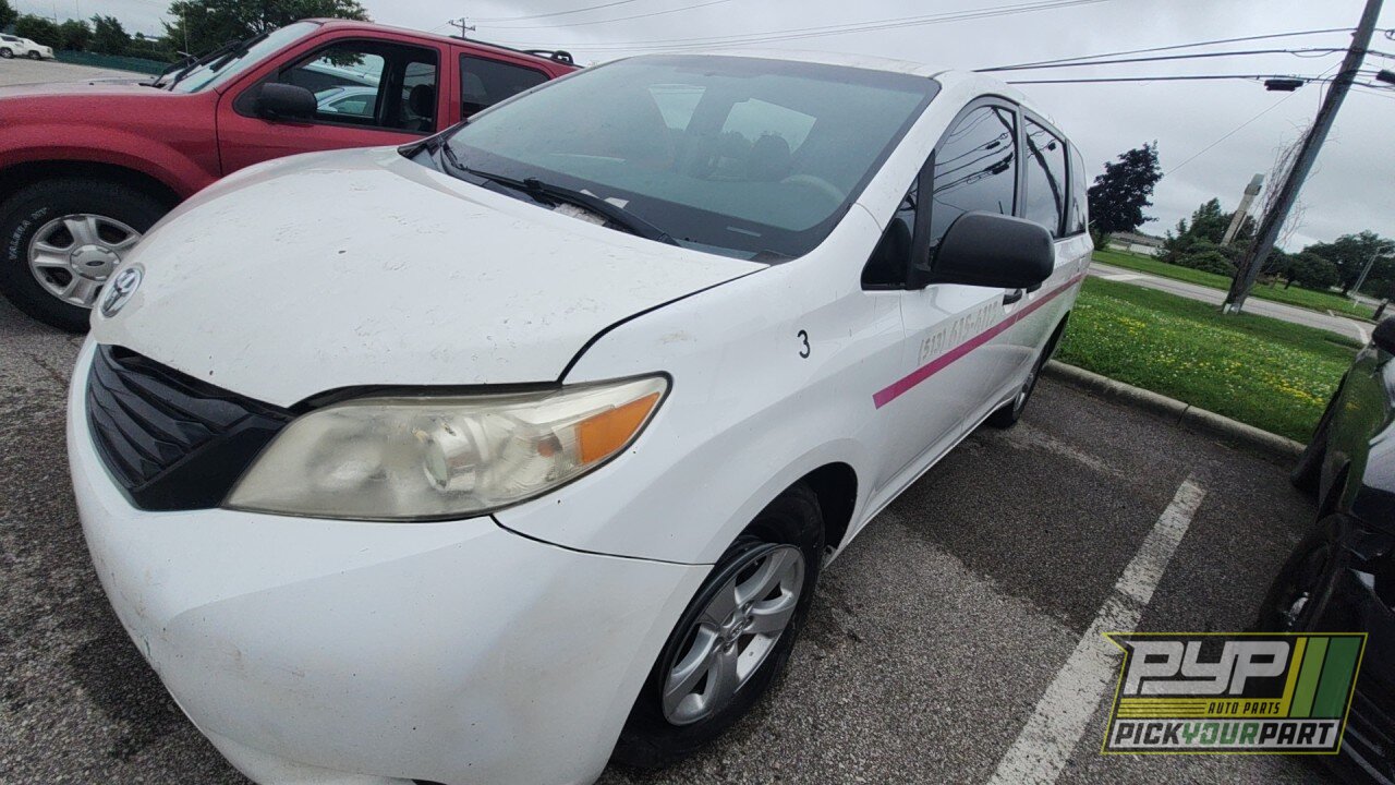 Photo of 2012 Toyota Sienna