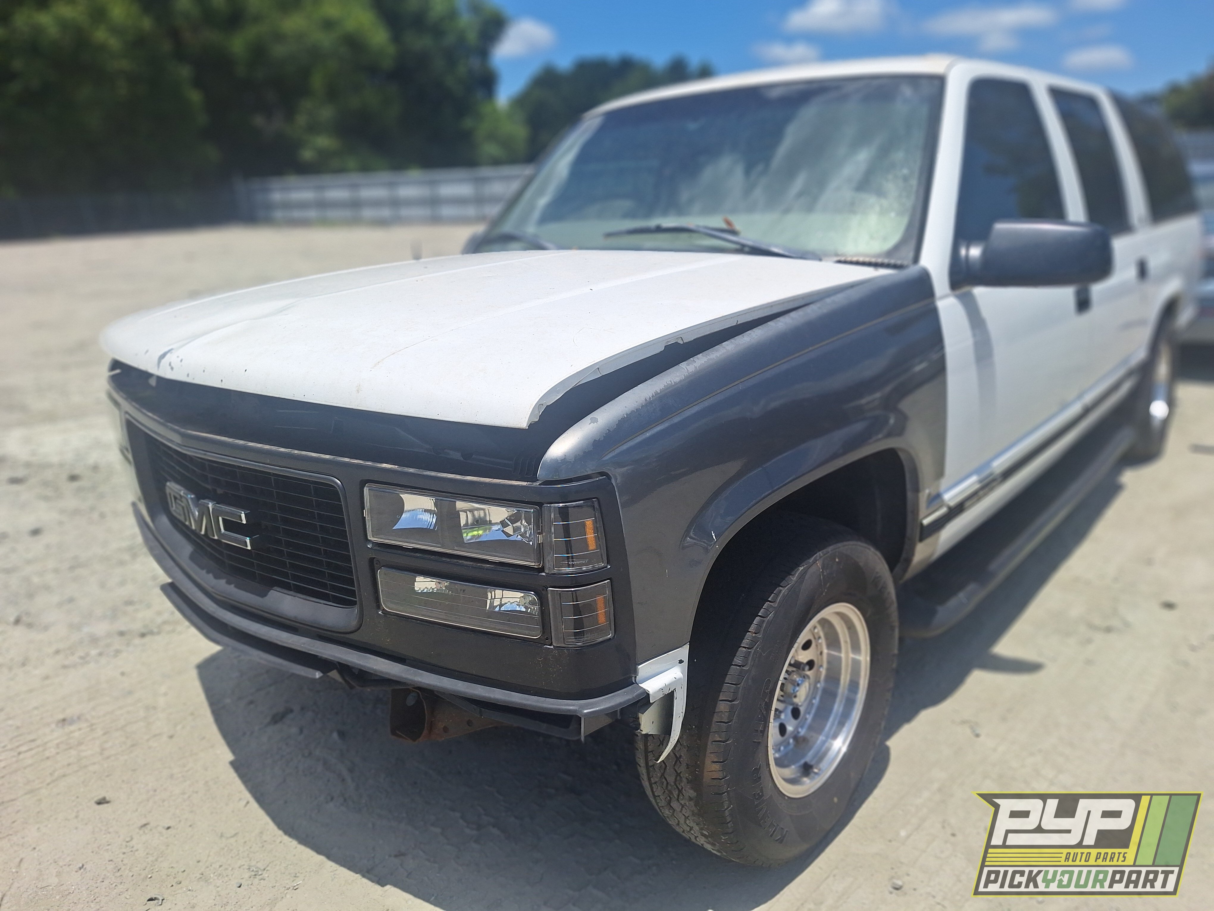 Photo of 1999 Gmc C1500 Suburban