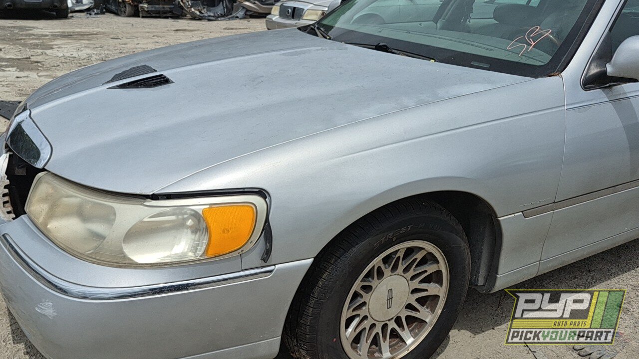 Photo of 2002 Lincoln Town Car