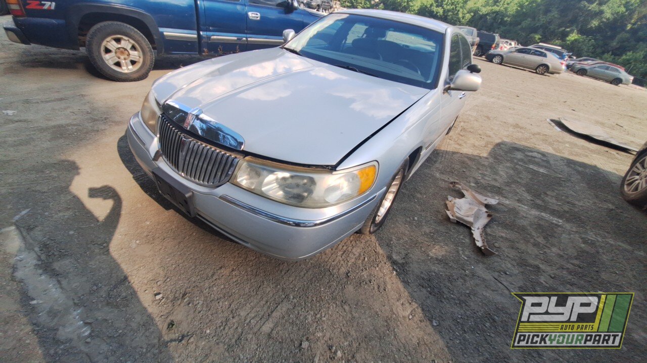 Photo of 2000 Lincoln Town Car
