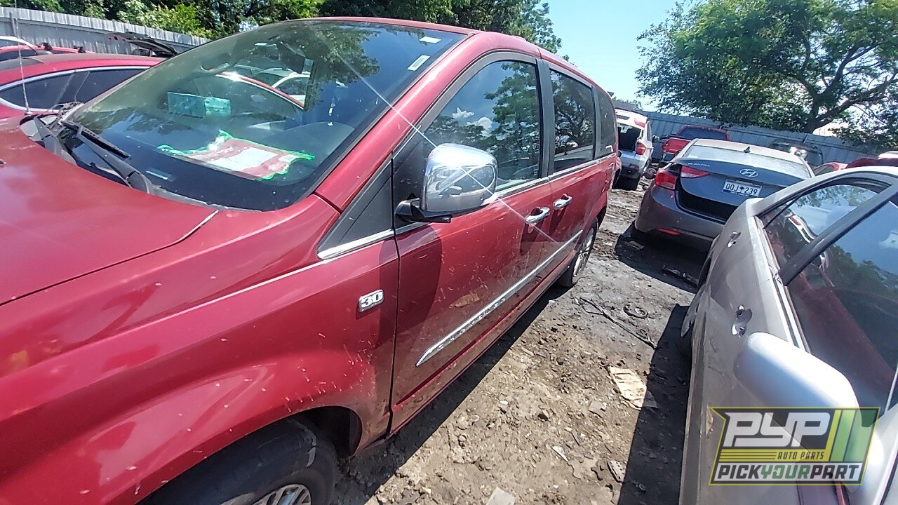 Photo of 2014 Chrysler Town & Country