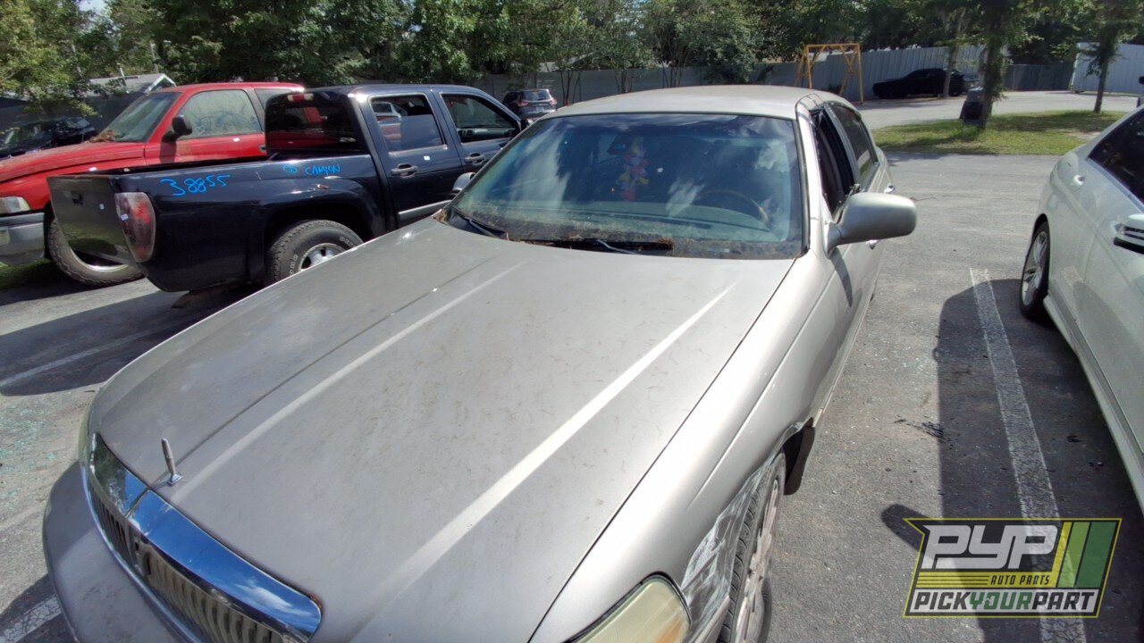 Photo of 2003 Lincoln Town Car