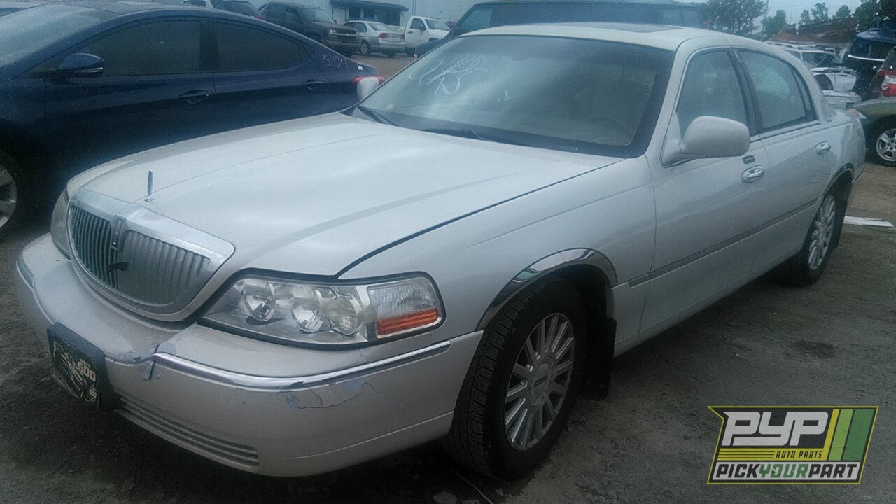 Photo of 2004 Lincoln Town Car