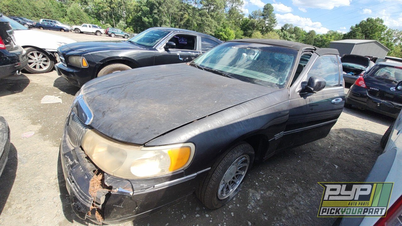 Photo of 2000 Lincoln Town Car