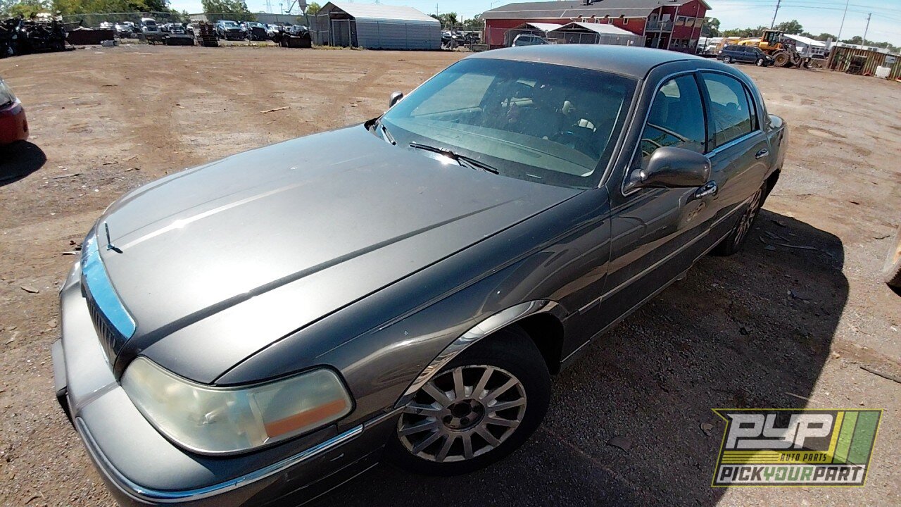 Photo of 2003 Lincoln Town Car