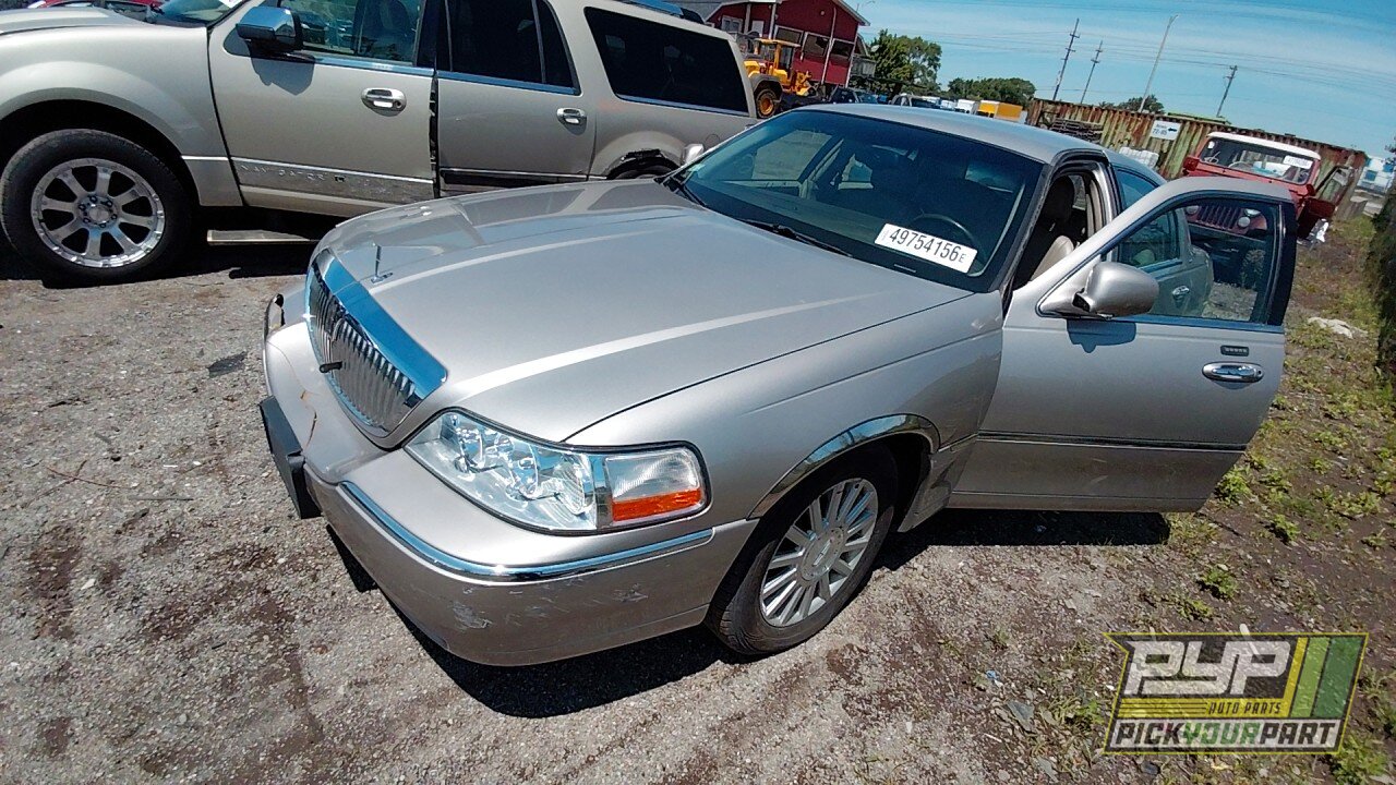 Photo of 2003 Lincoln Town Car