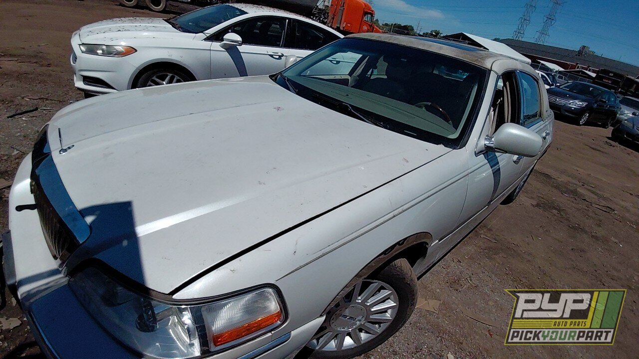 Photo of 2004 Lincoln Town Car