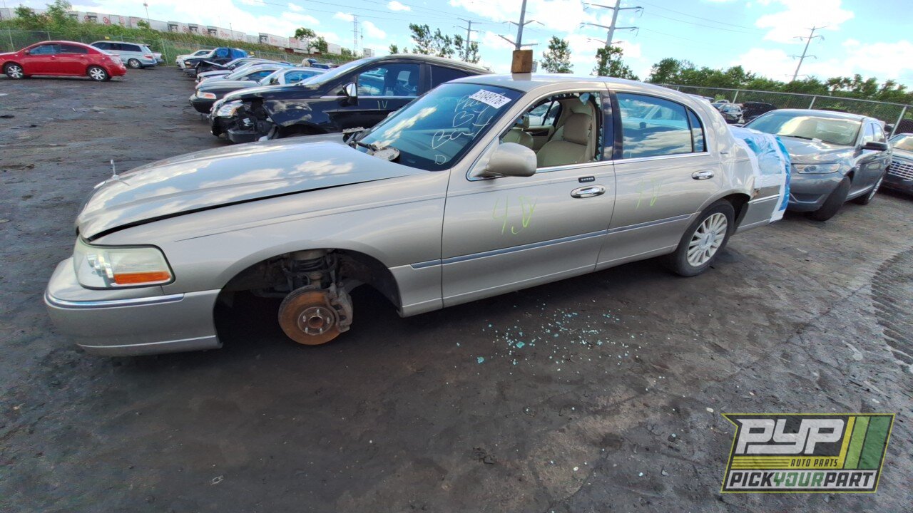 Photo of 2003 Lincoln Town Car