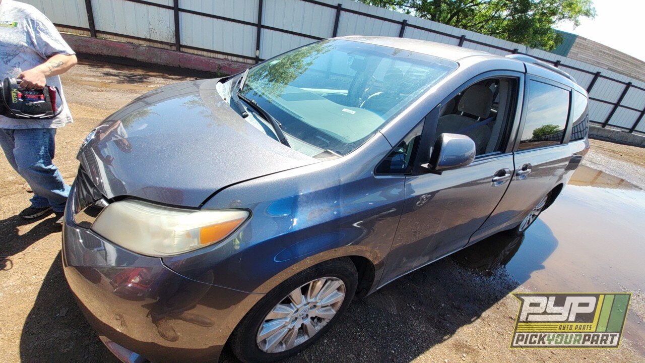 Photo of 2011 Toyota Sienna