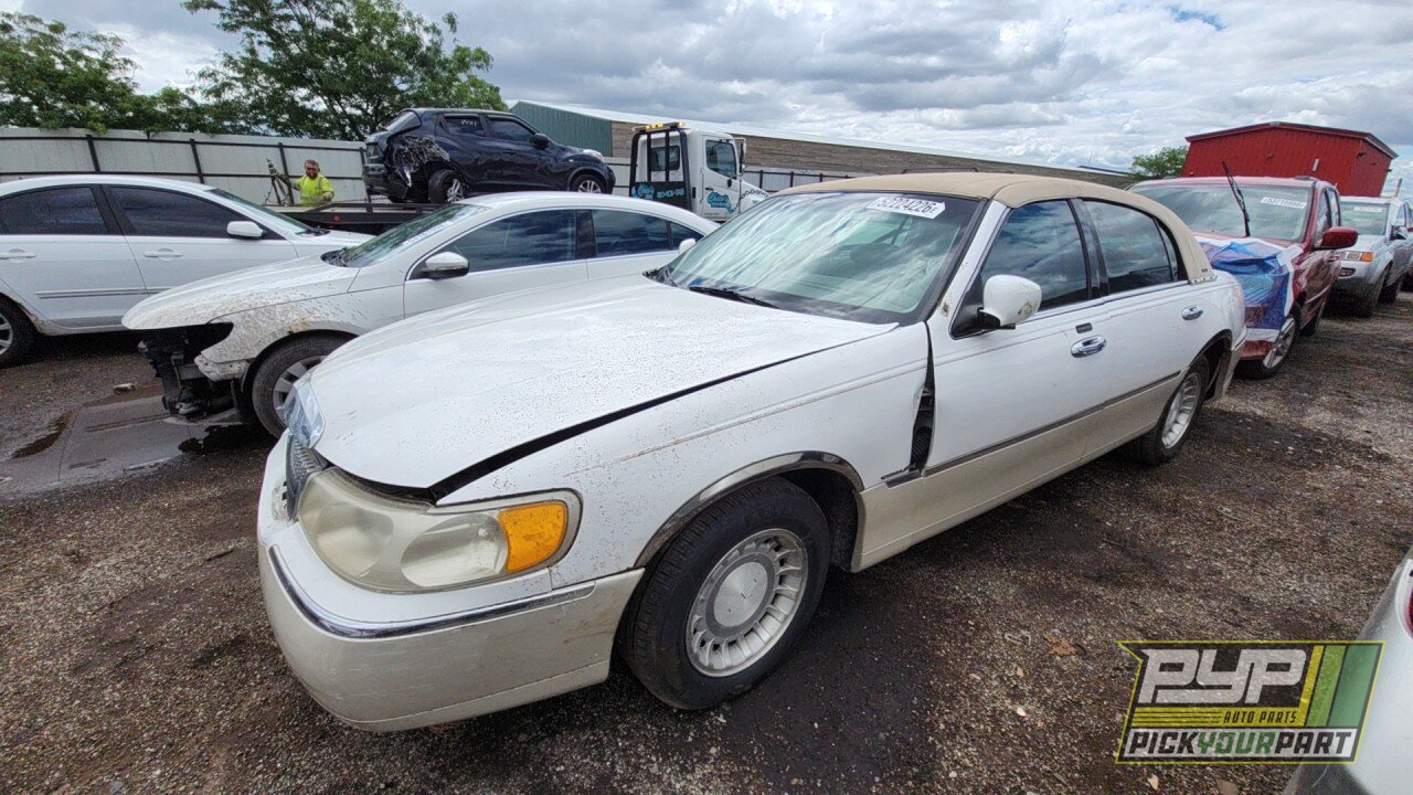 Photo of 2000 Lincoln Town Car
