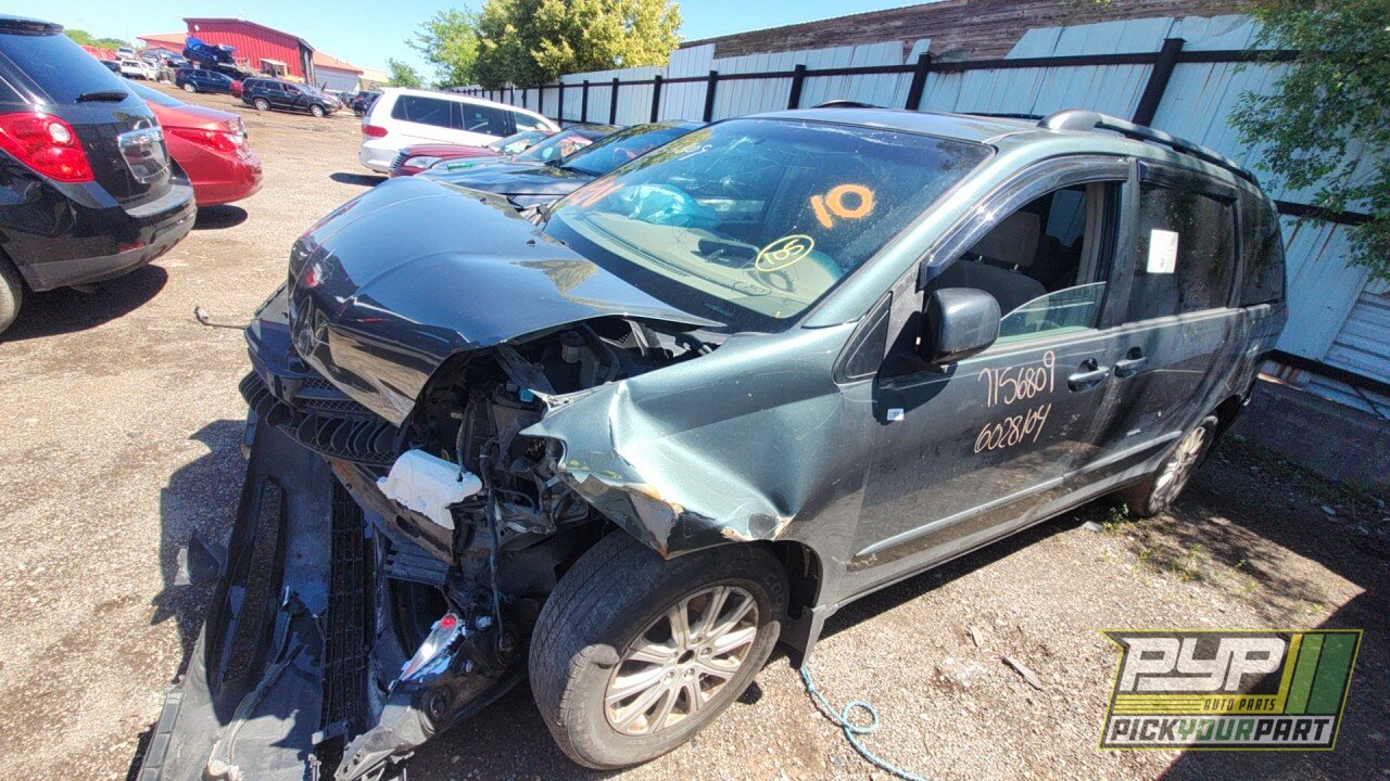 Photo of 2004 Toyota Sienna