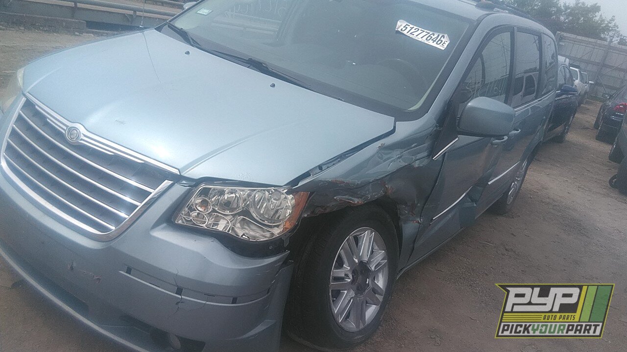 Photo of 2010 Chrysler Town & Country