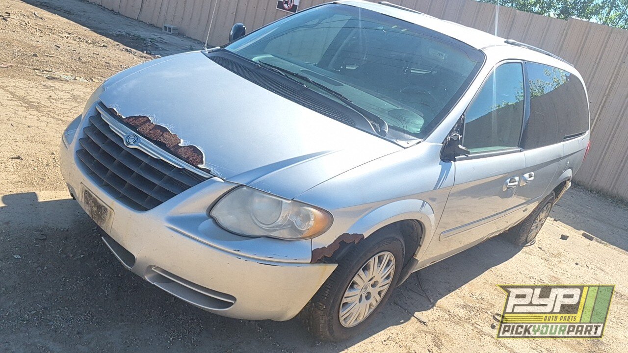 Photo of 2005 Chrysler Town & Country