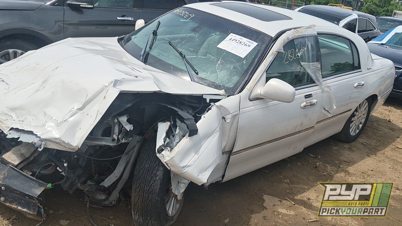 Photo of 2003 Lincoln Town Car