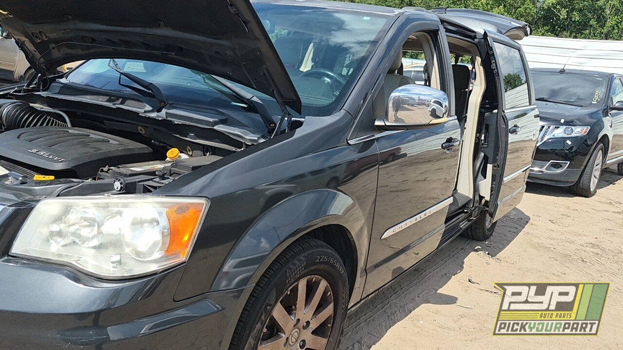 Photo of 2011 Chrysler Town & Country