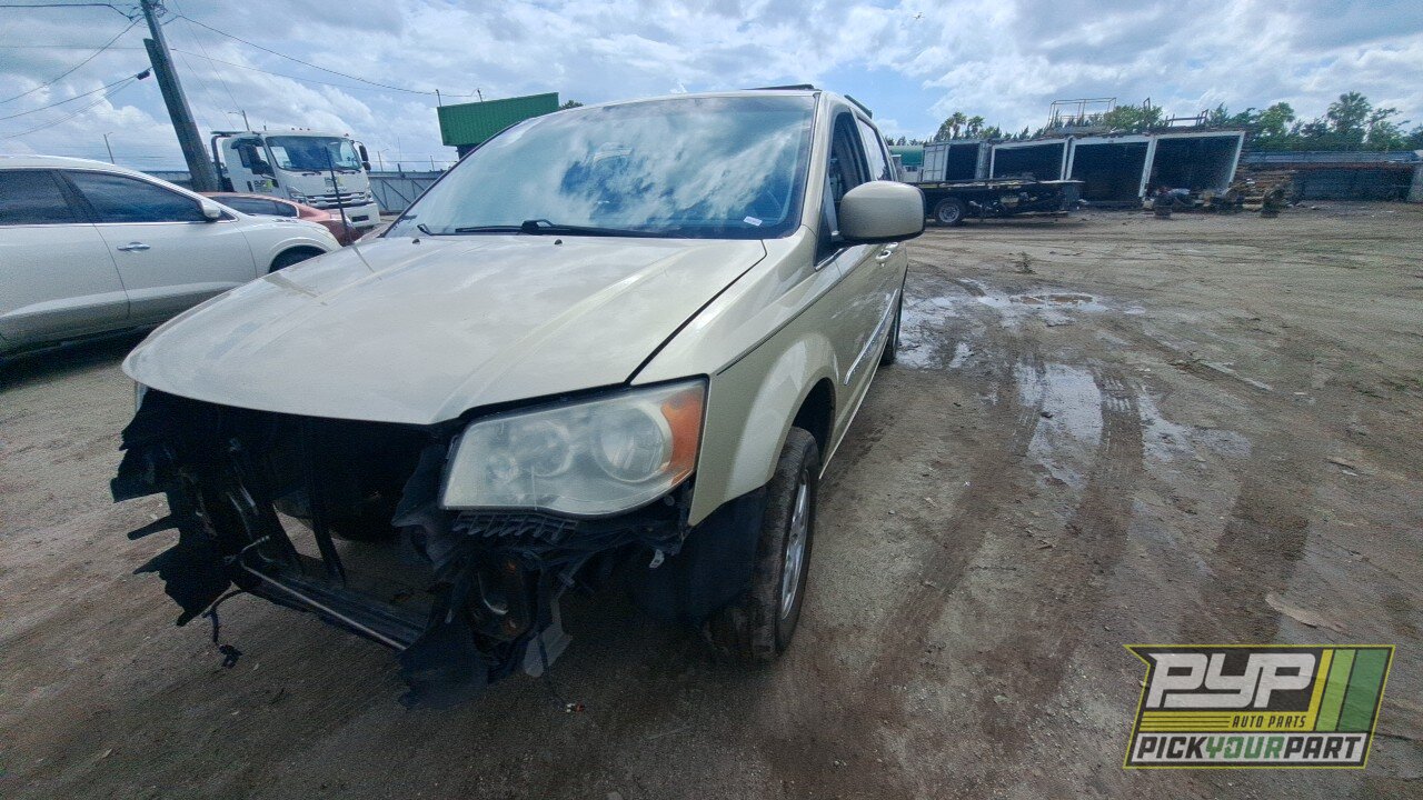 Photo of 2011 Chrysler Town & Country