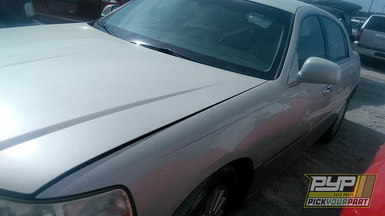 Photo of 2004 Lincoln Town Car