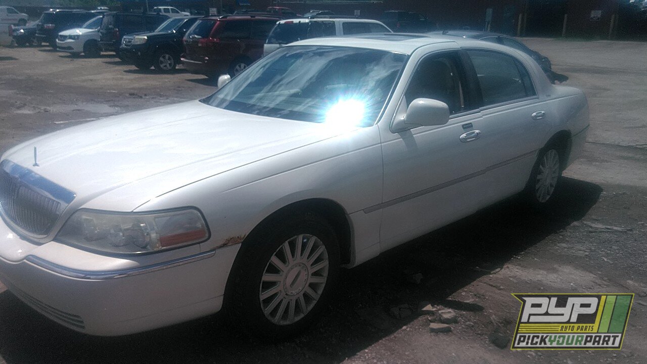 Photo of 2004 Lincoln Town Car