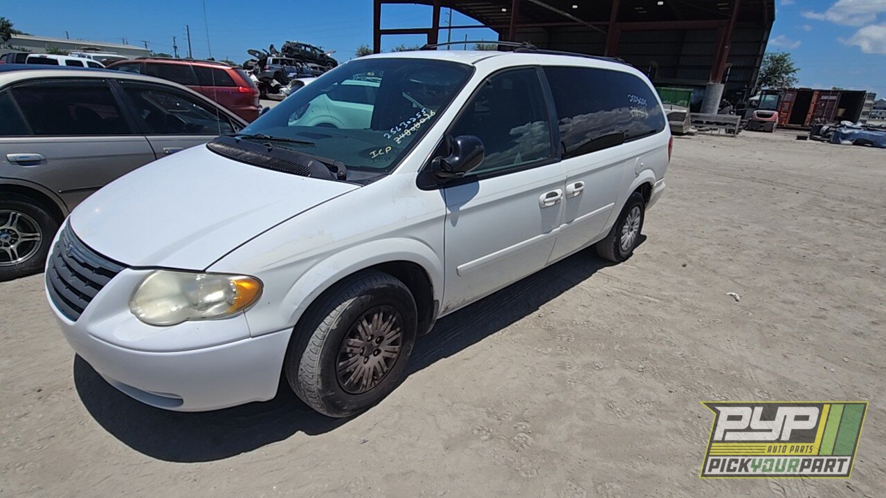Photo of 2005 Chrysler Town & Country