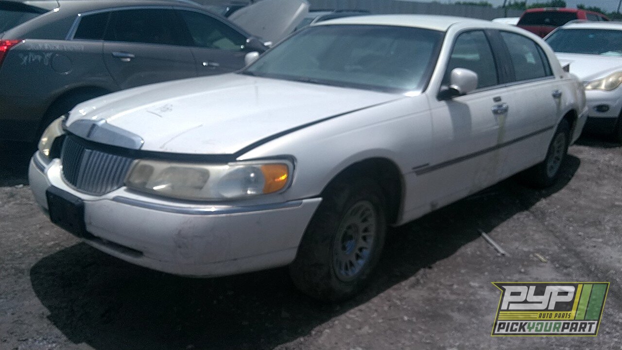Photo of 2002 Lincoln Town Car