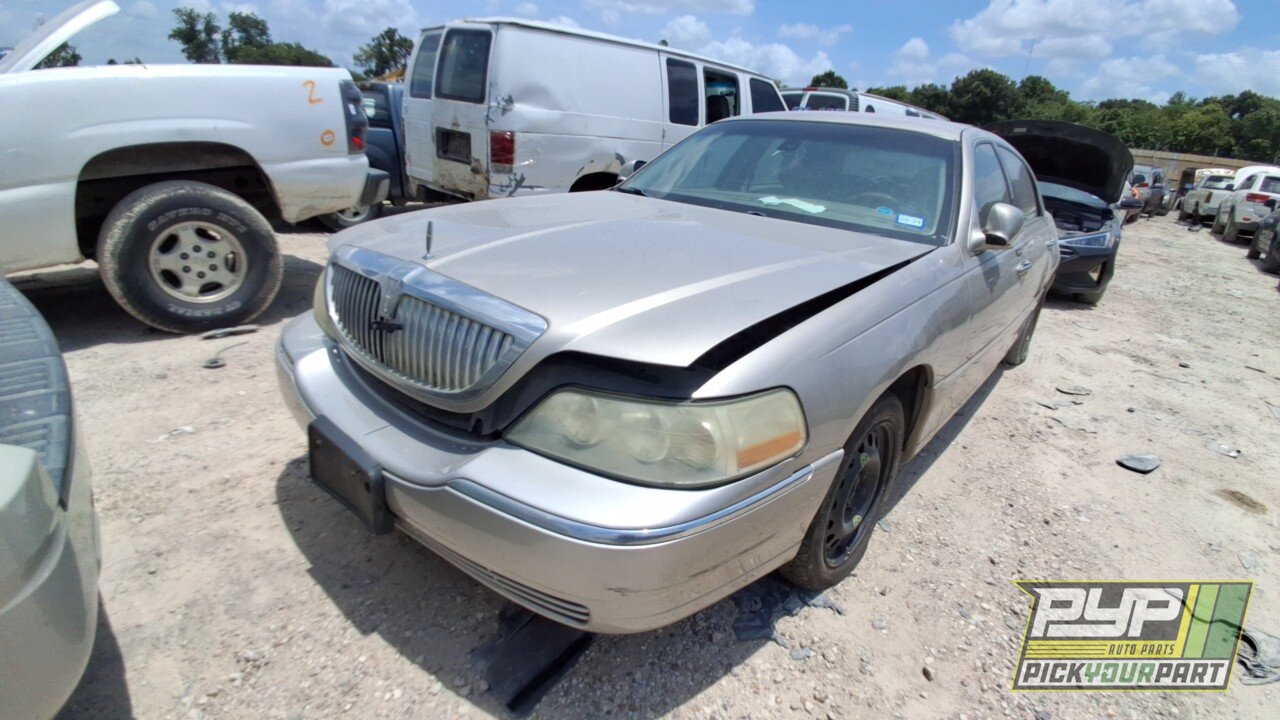 Photo of 2003 Lincoln Town Car