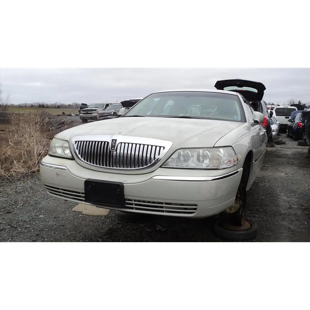 Photo of 2004 Lincoln Town Car