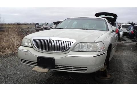 Photo of 2004 Lincoln Town Car