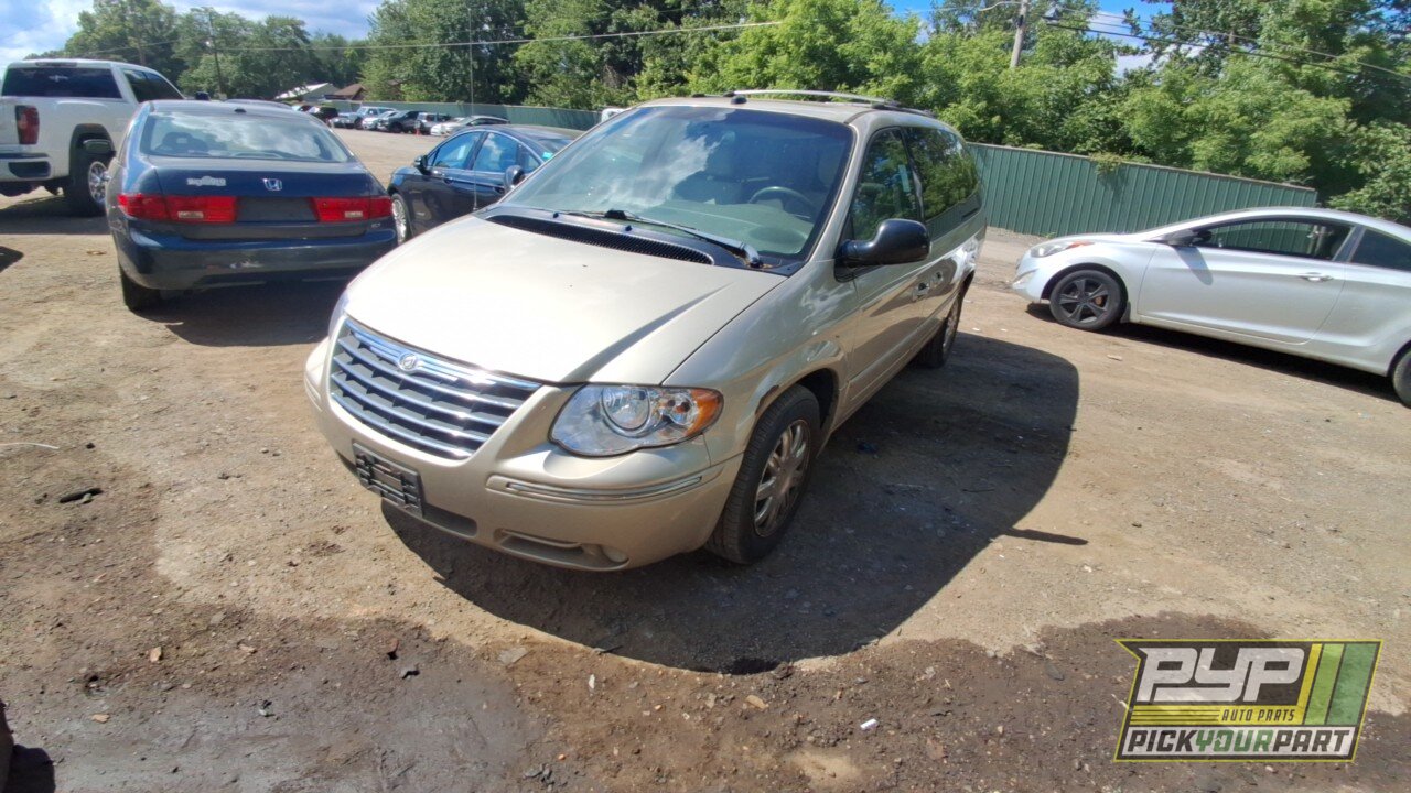 Photo of 2005 Chrysler Town & Country