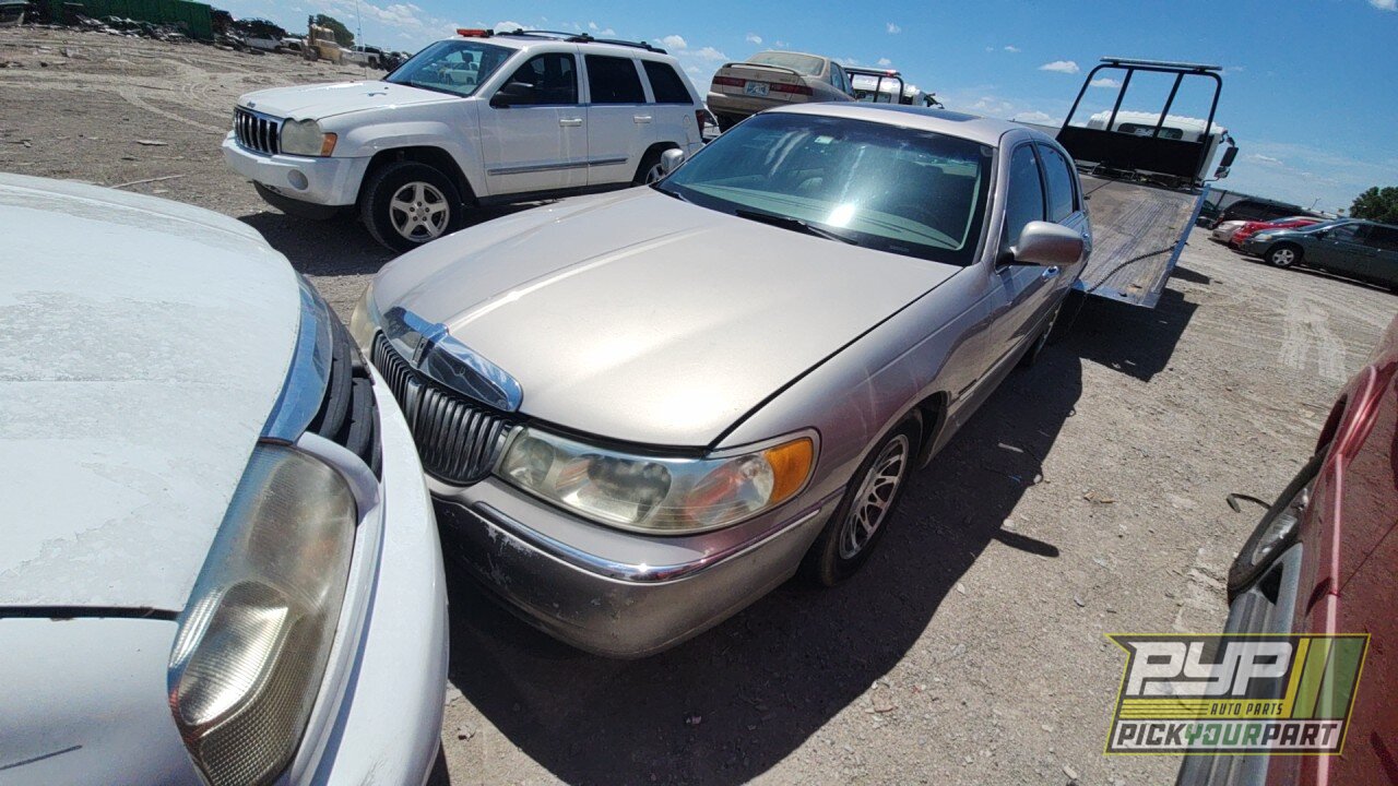 Photo of 2002 Lincoln Town Car