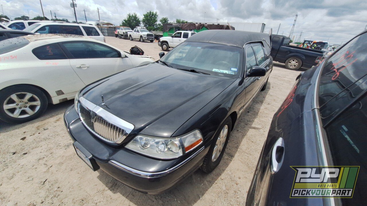 Photo of 2003 Lincoln Town Car