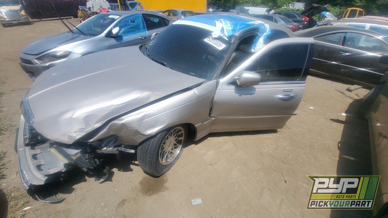 Photo of 2001 Lincoln Town Car