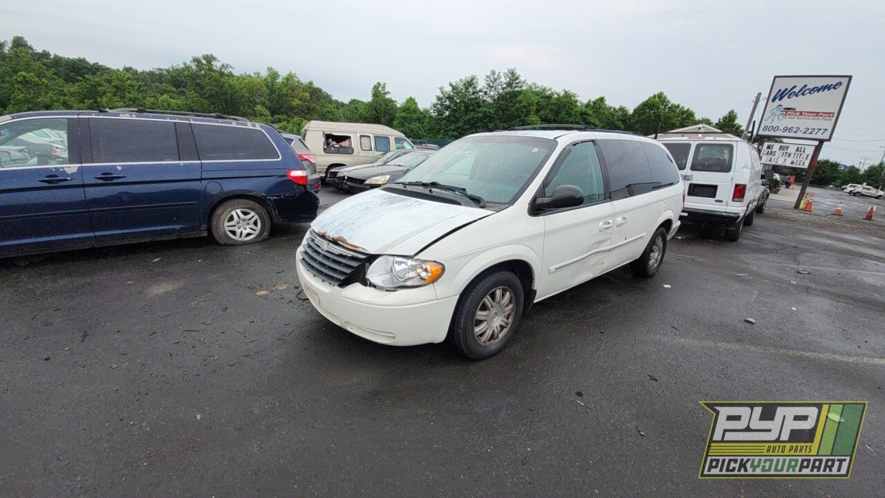 Photo of 2005 Chrysler Town & Country
