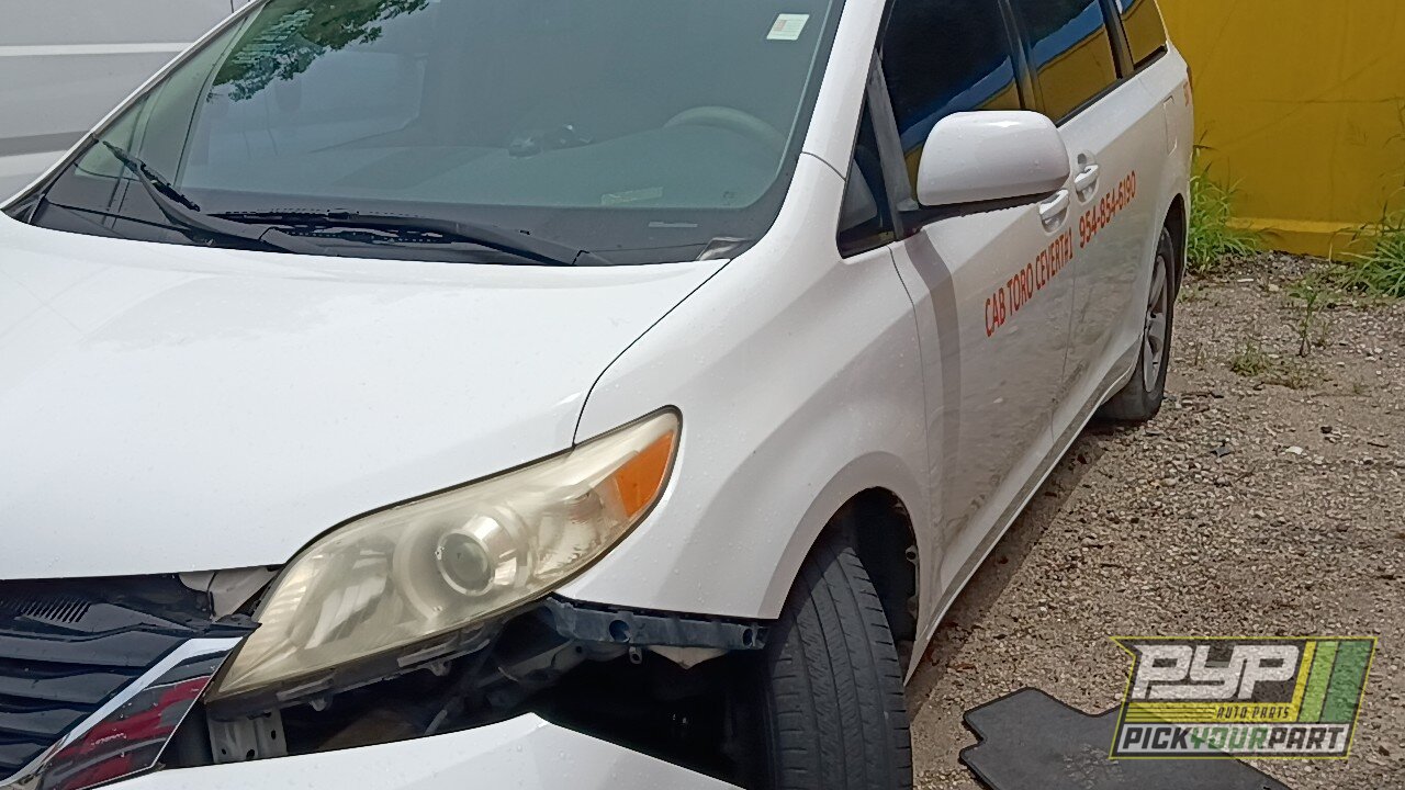 Photo of 2012 Toyota Sienna
