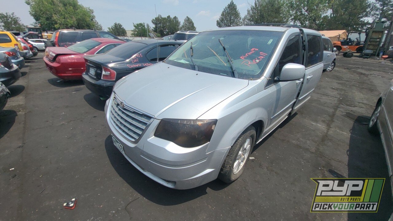 Photo of 2010 Chrysler Town & Country