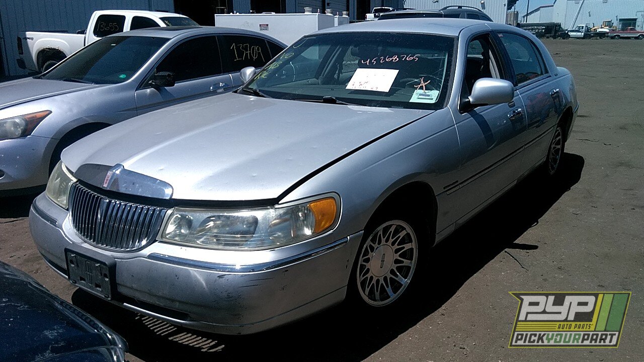 Photo of 2002 Lincoln Town Car