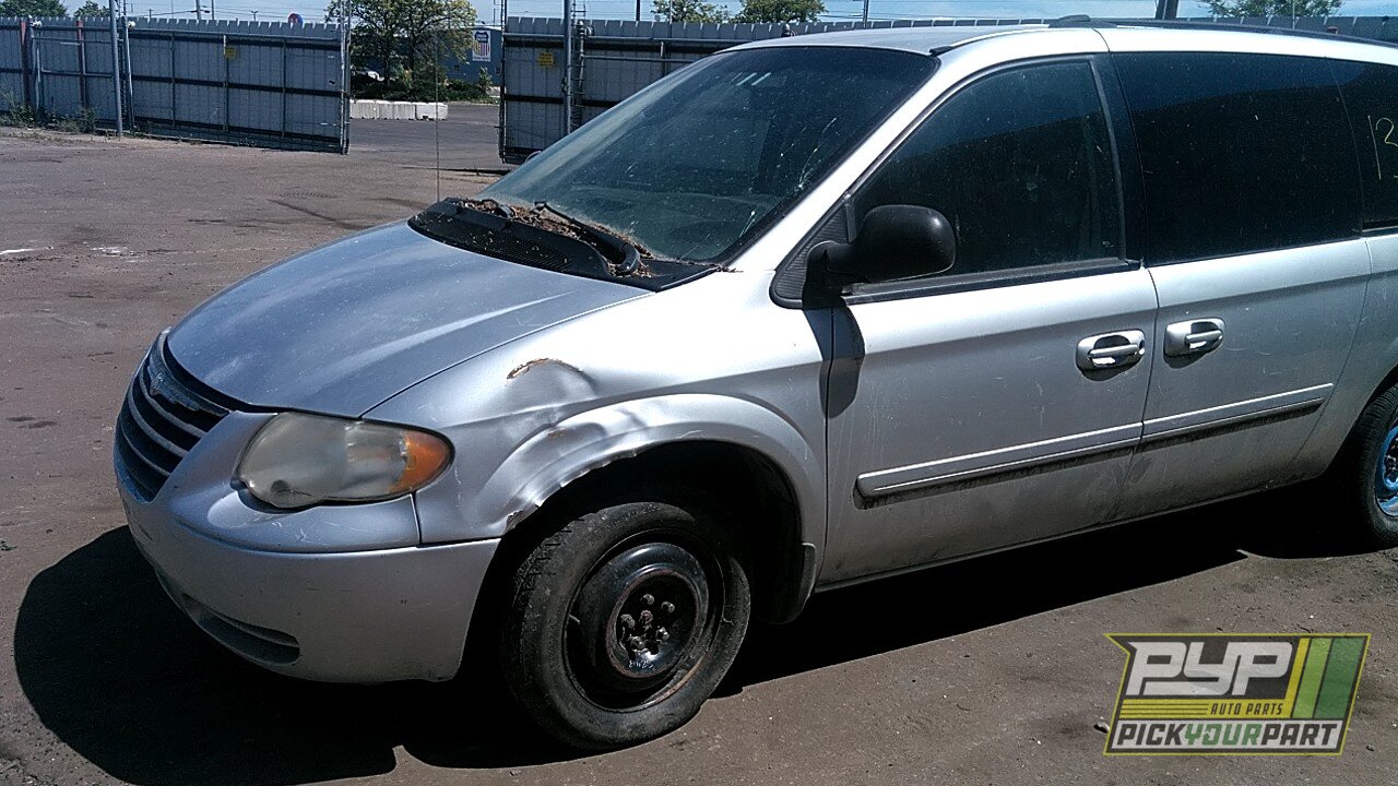 Photo of 2005 Chrysler Town & Country