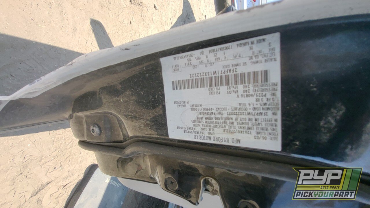 Photo of 2003 Ford Crown Victoria