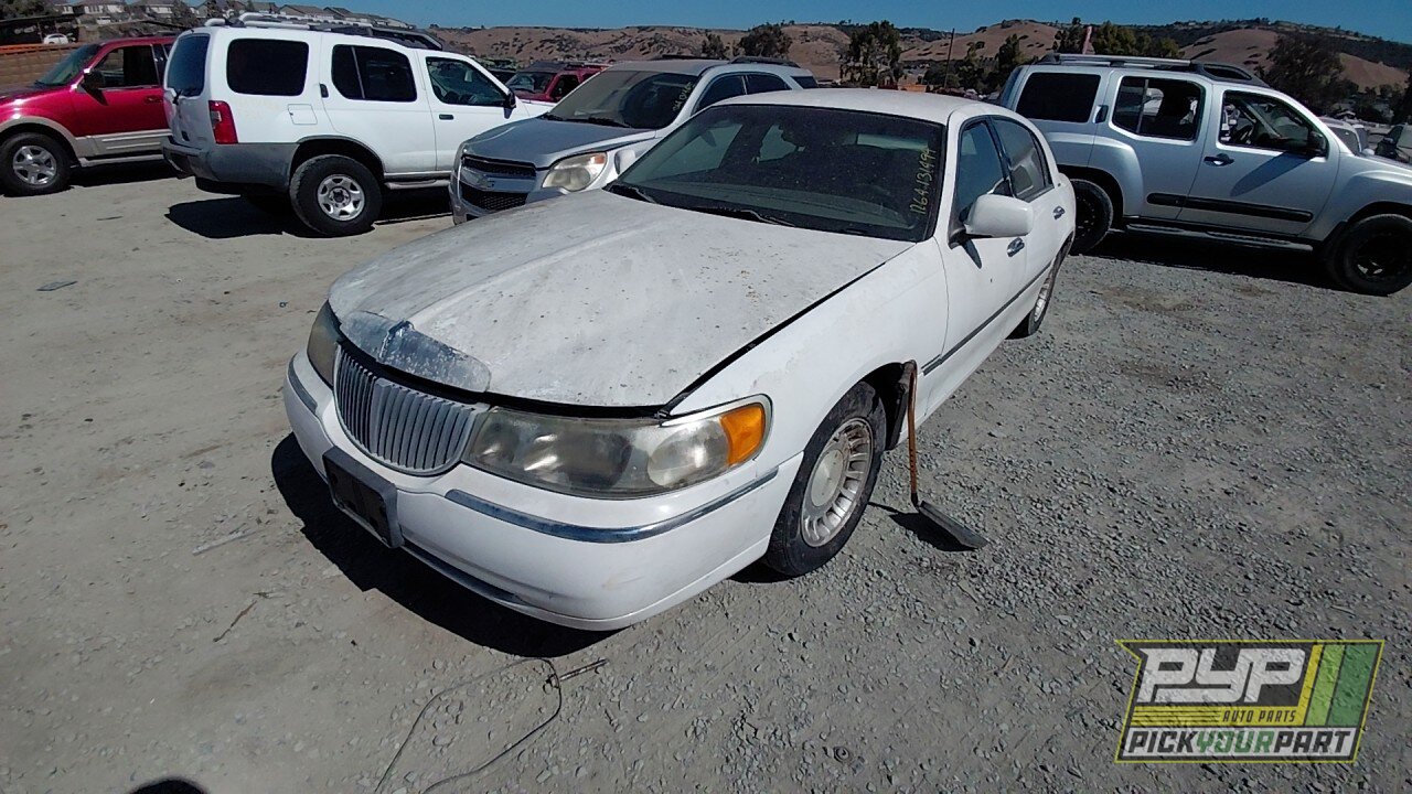 Photo of 2002 Lincoln Town Car