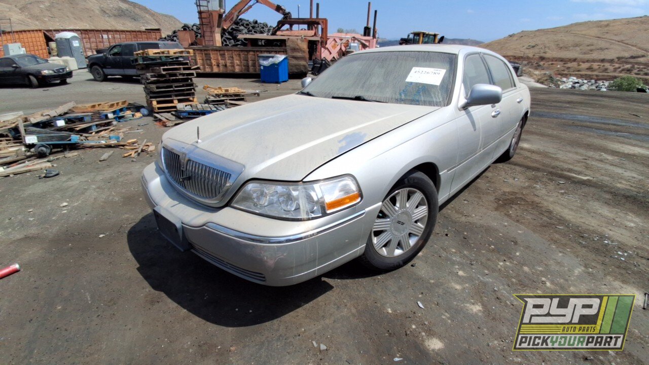 Photo of 2004 Lincoln Town Car