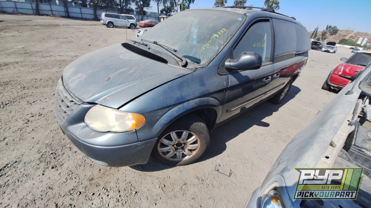 Photo of 2005 Chrysler Town & Country