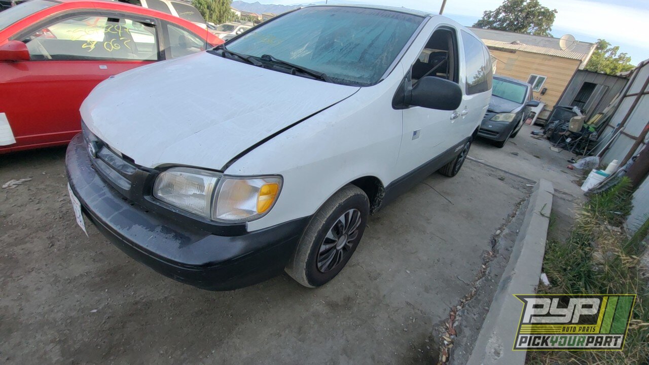 Photo of 2000 Toyota Sienna