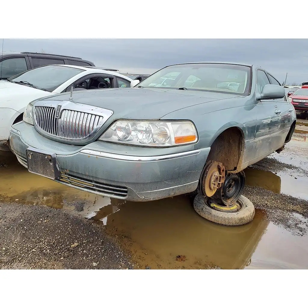 Photo of 2006 Lincoln Town Car