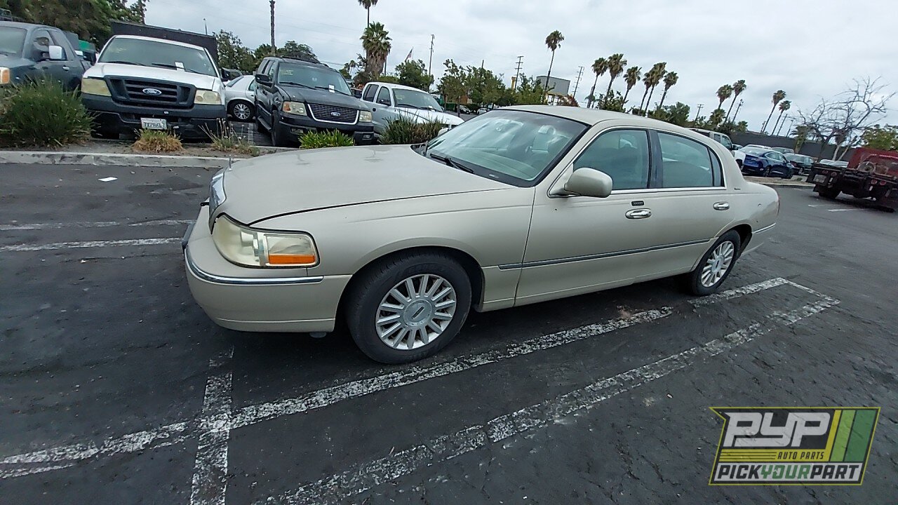 Photo of 2004 Lincoln Town Car
