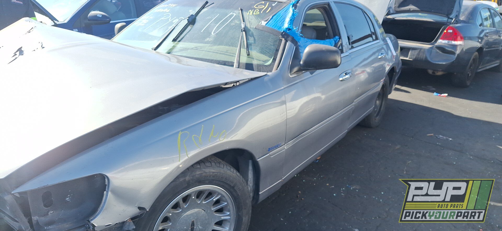 Photo of 1999 Lincoln Town Car