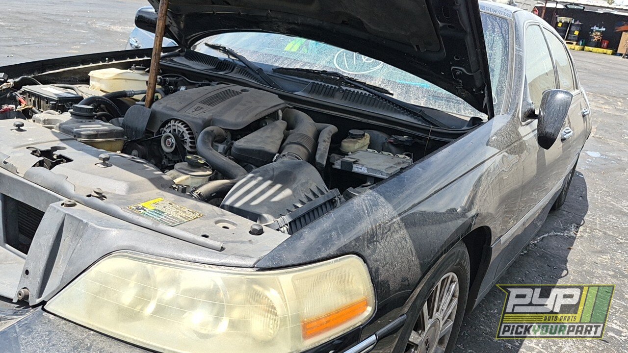 Photo of 2005 Lincoln Town Car