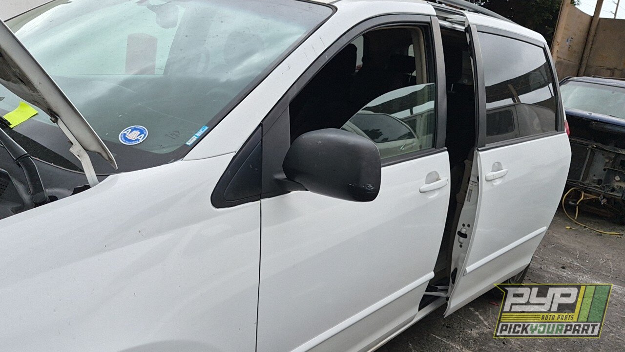 Photo of 2004 Toyota Sienna