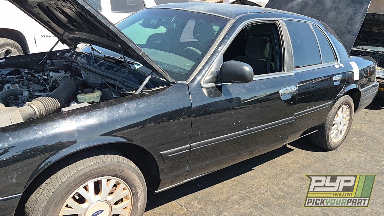 Photo of 2004 Ford Crown Victoria