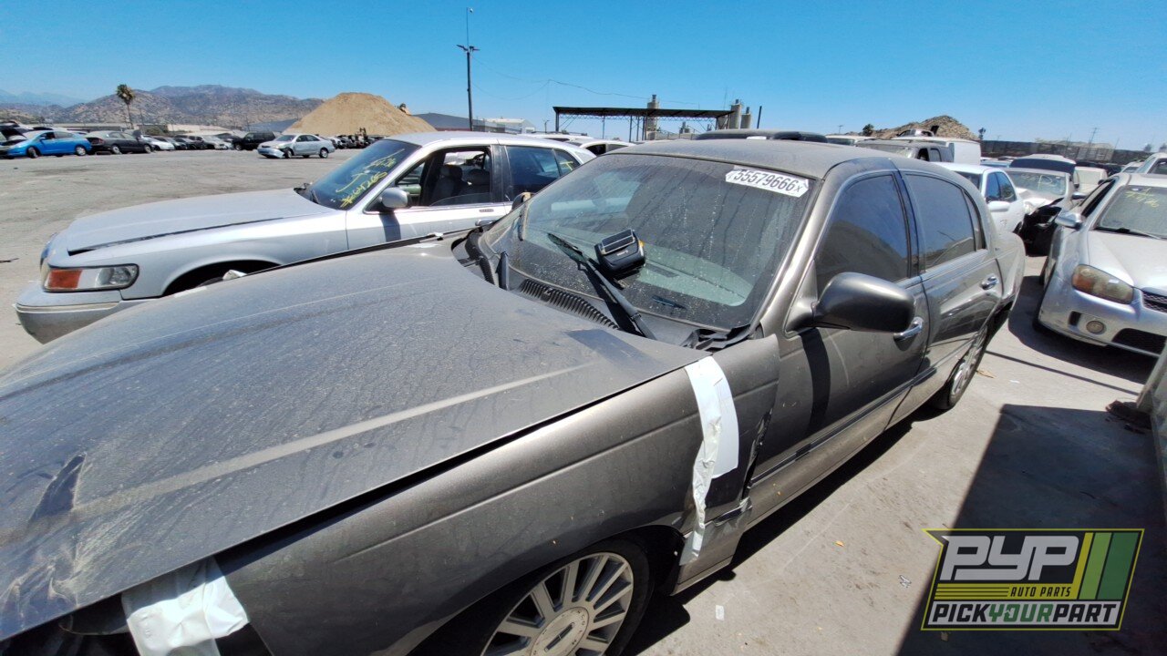 Photo of 2004 Lincoln Town Car